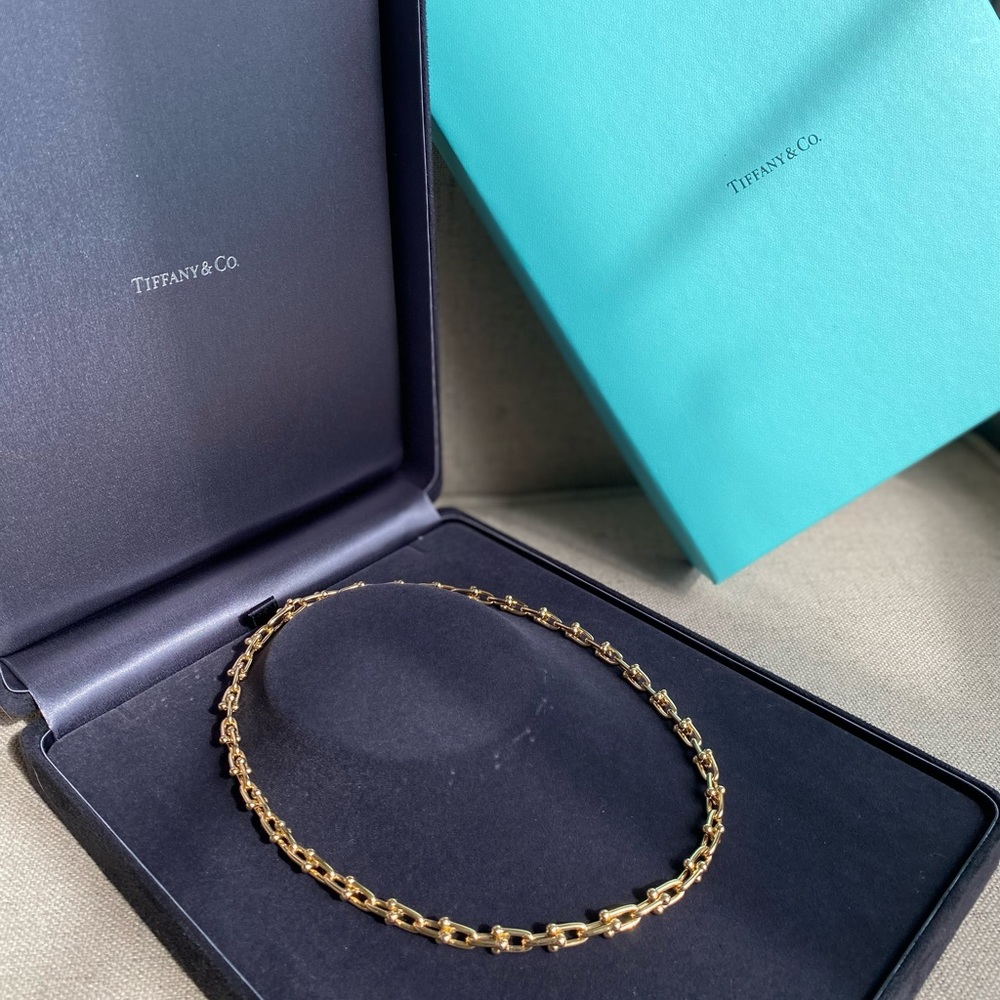 Brand NEW Tiffany HardWear Medium Link Necklace
in Yellow Gold - Picture 3 of 12